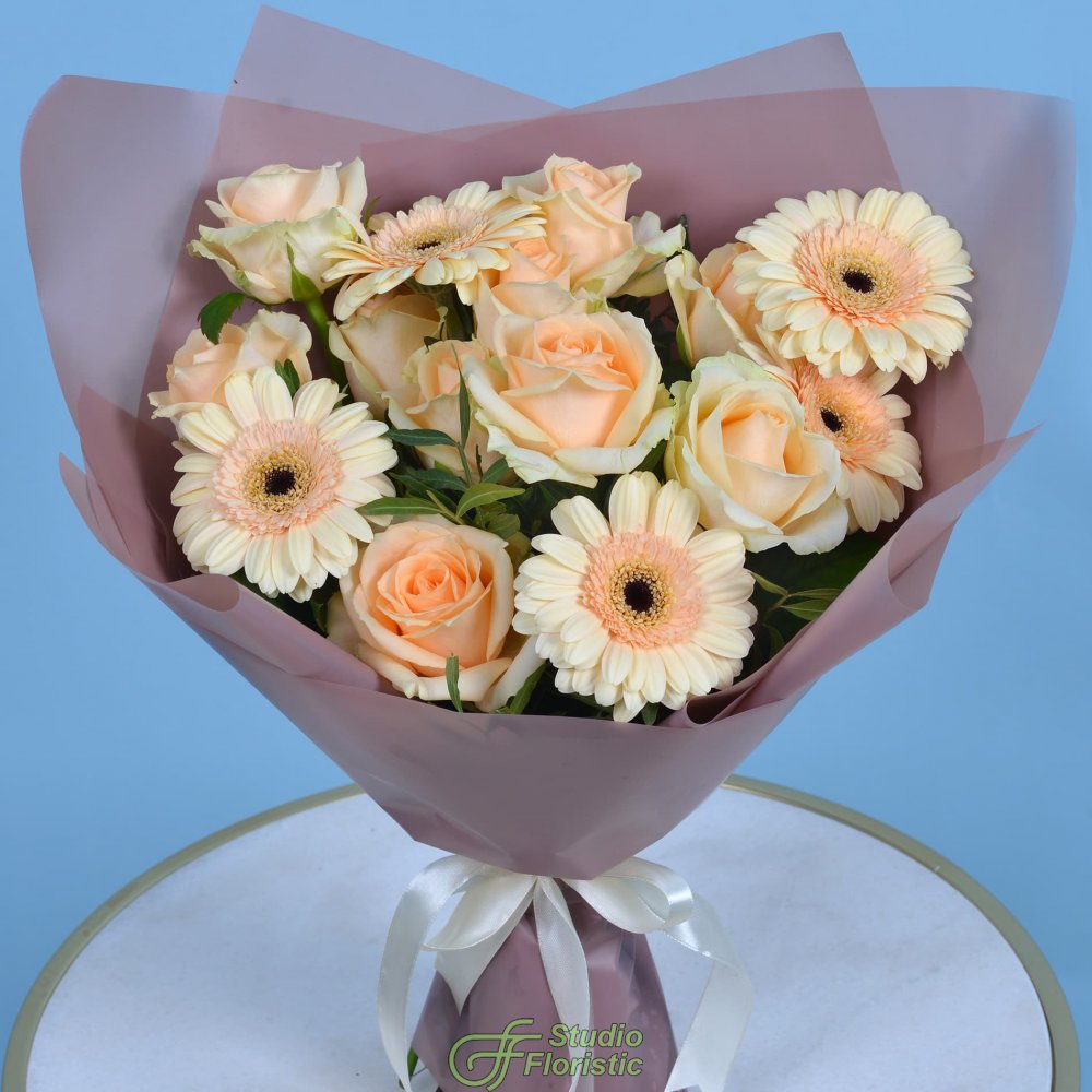 Герберы и розы