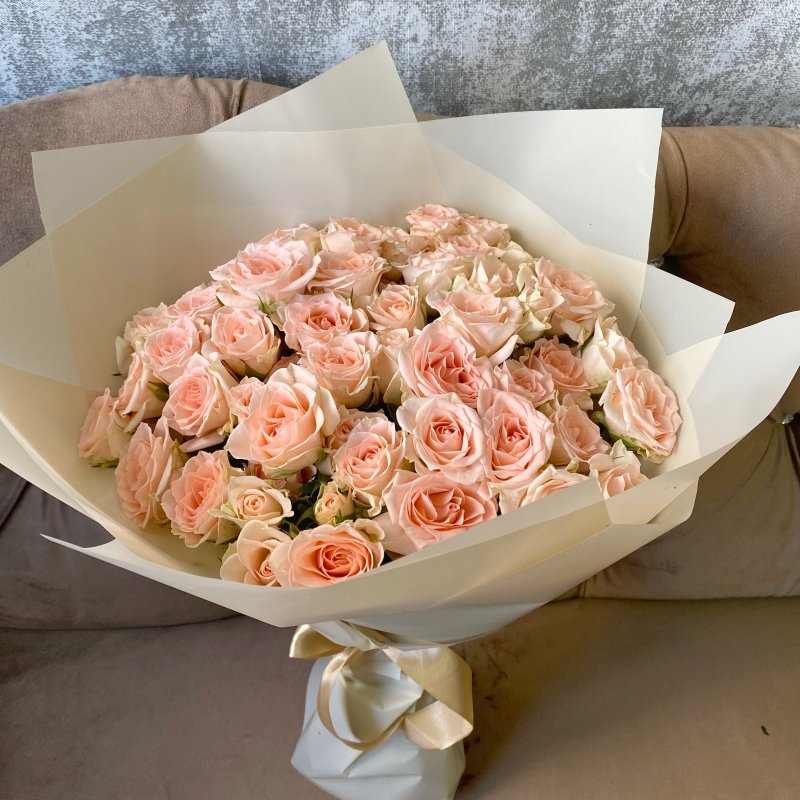 Кремовые розы