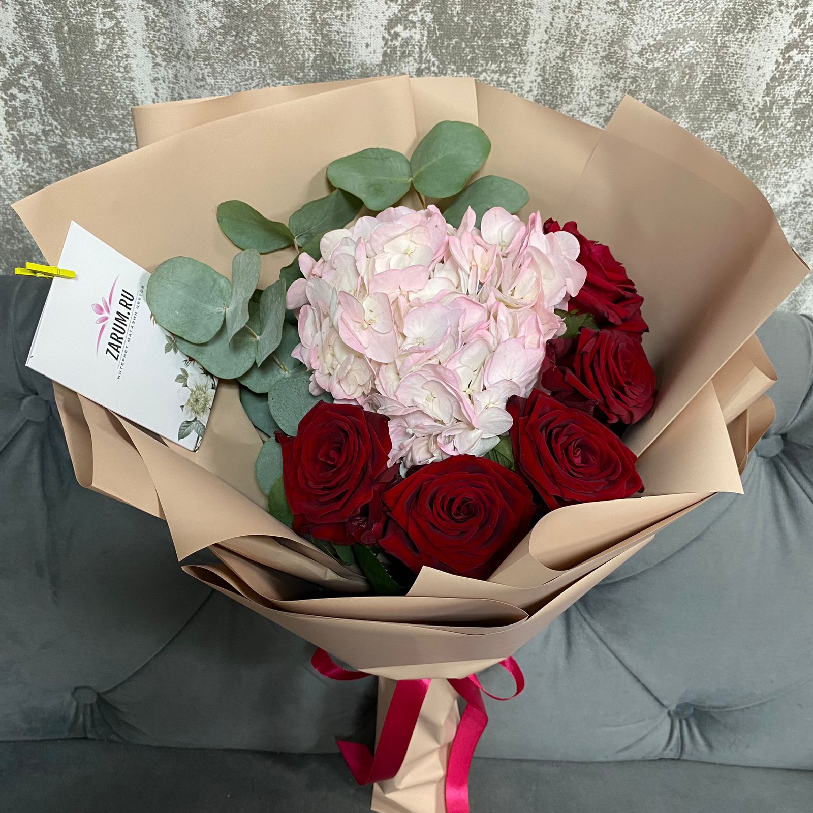 Розы и гортензии